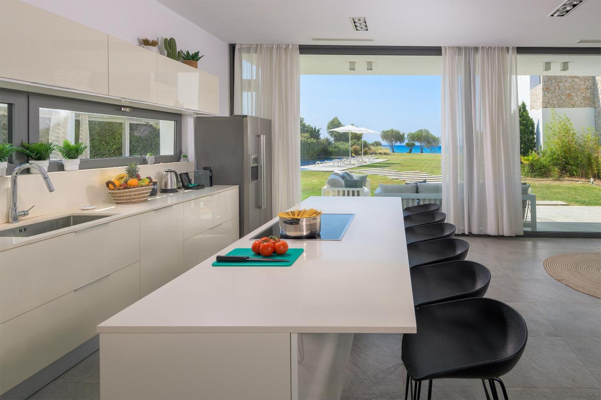 Renee Front Executive Luxury Soroni