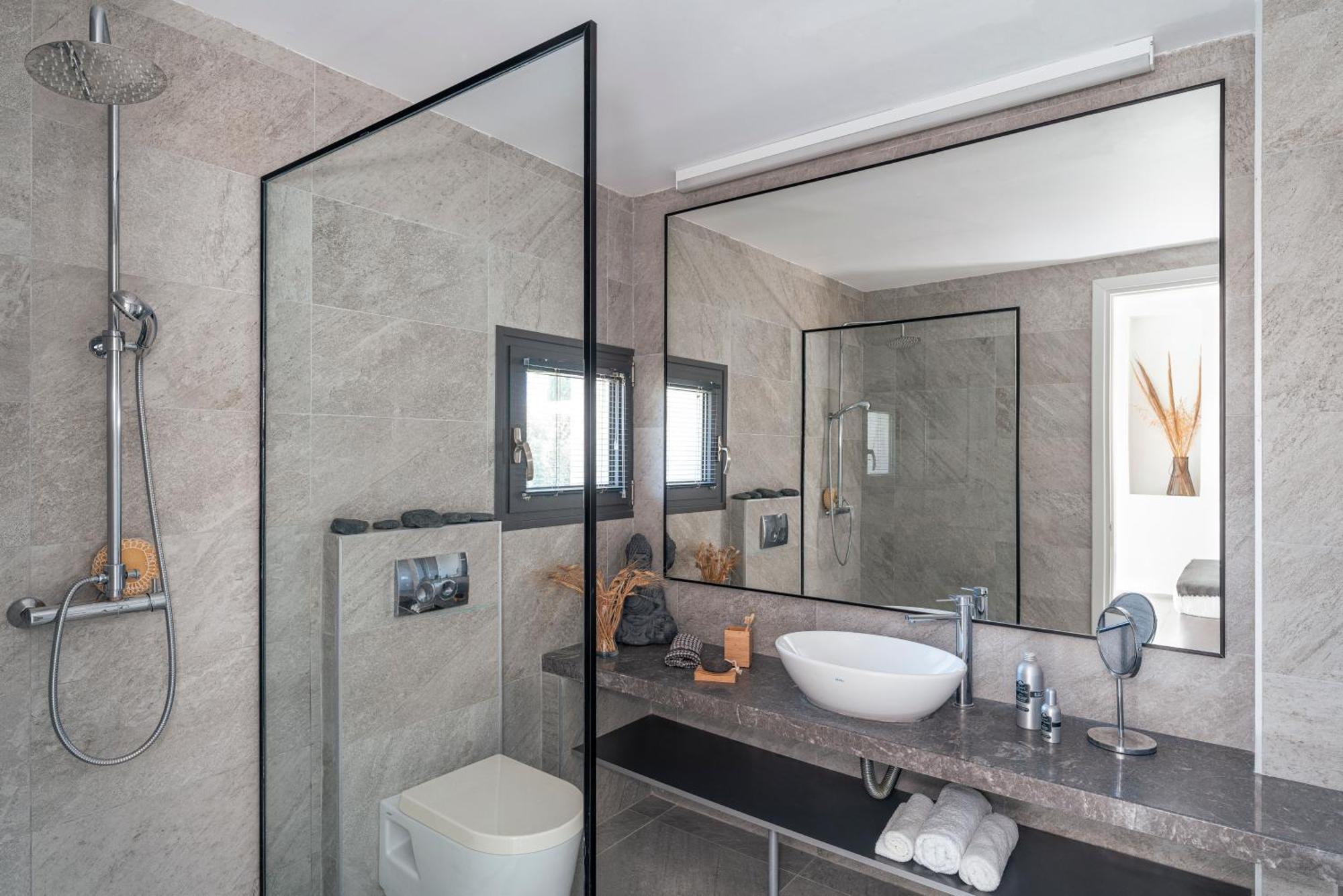 Renee Front Executive Luxury * Soroni