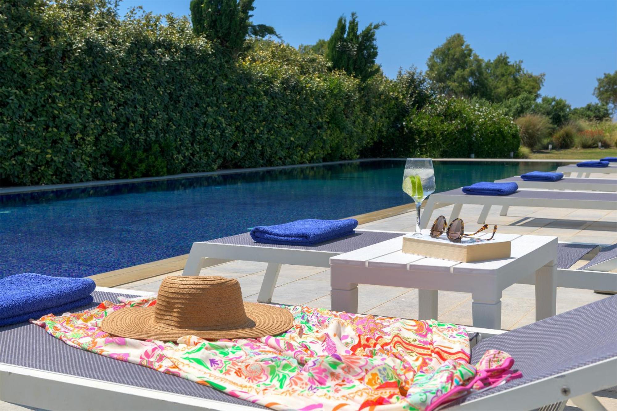 Renee Front Executive Luxury Soroni